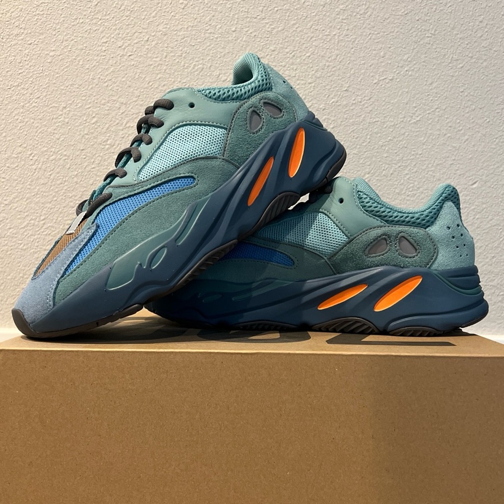 BRAND NEW Adidas Yeezy Boost 700 Faded Azure GZ2002 Size 9.5 DS